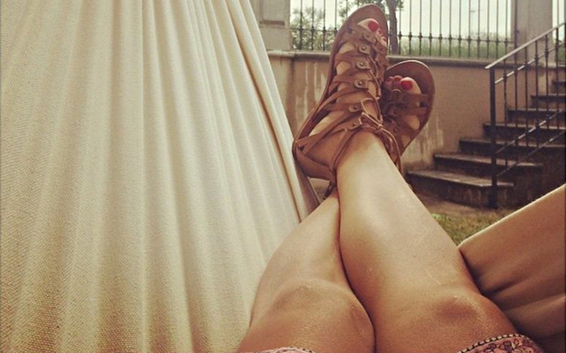 Camila Raznovich Feet