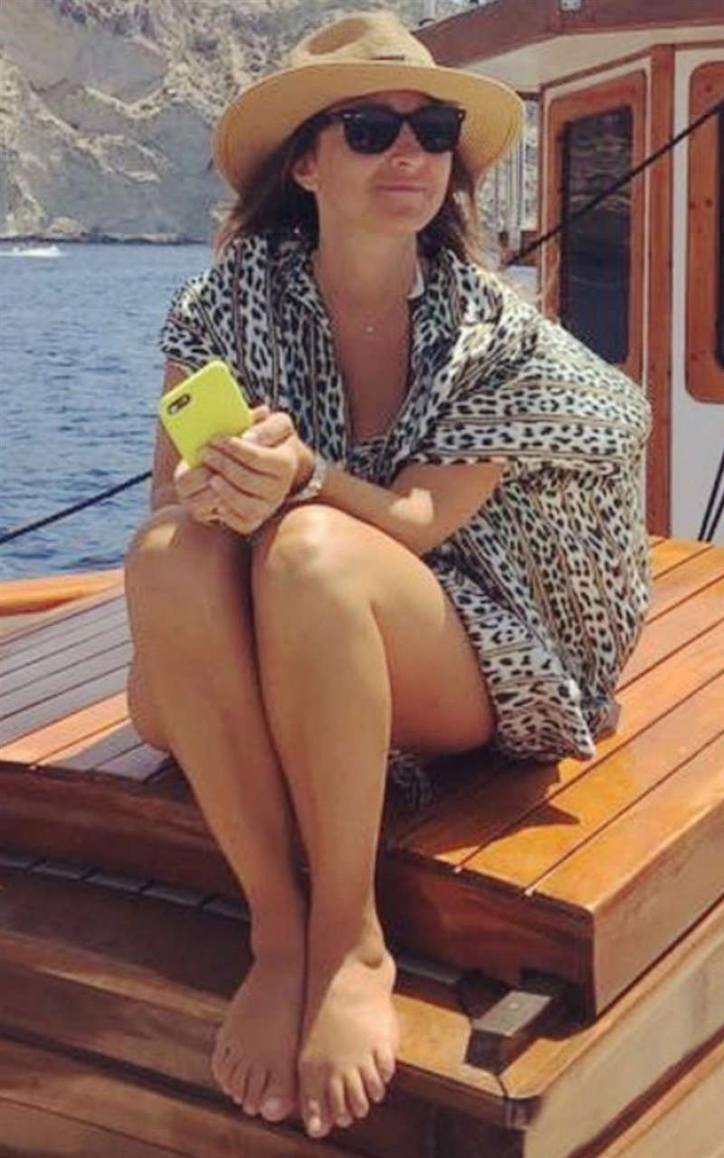 Camila Raznovich Feet