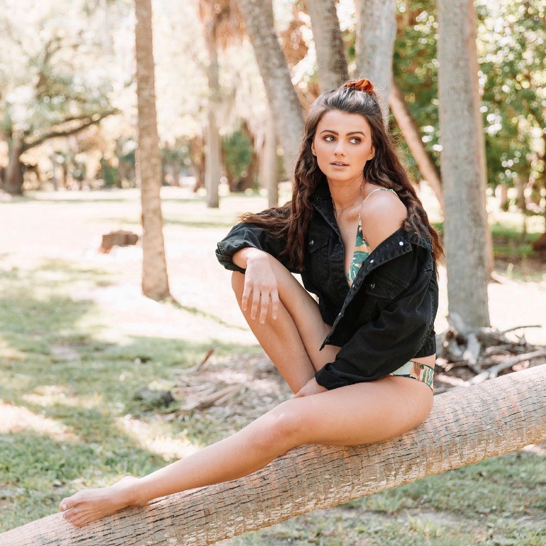 Hunter Denoyelles Feet