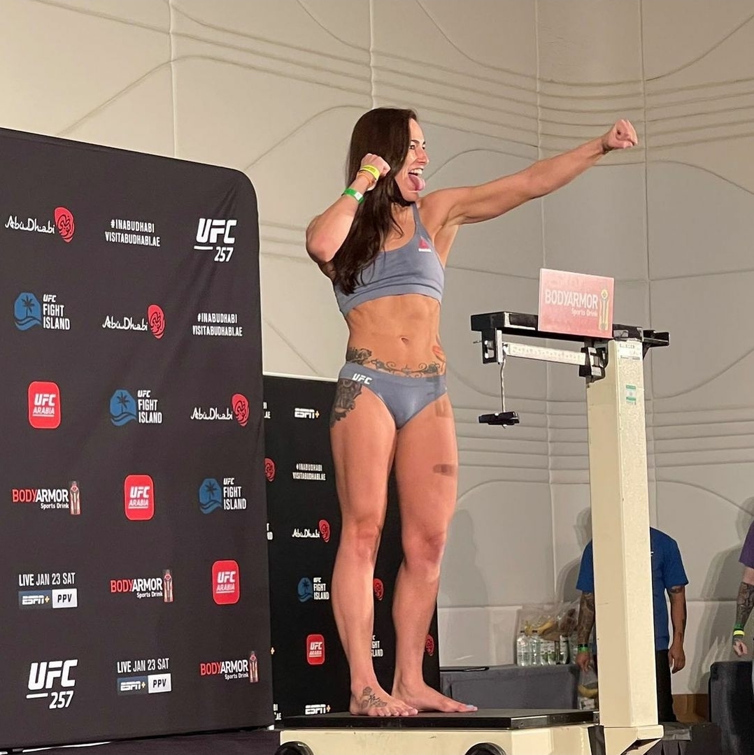 Jessica Eye Feet