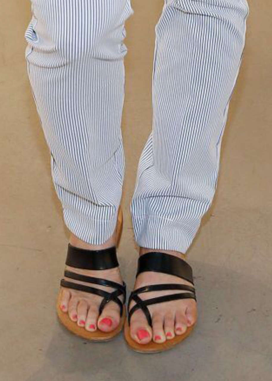 Chelsea Peretti Feet