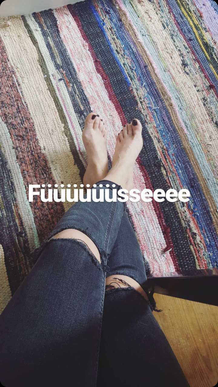 Julia Fljat Feet