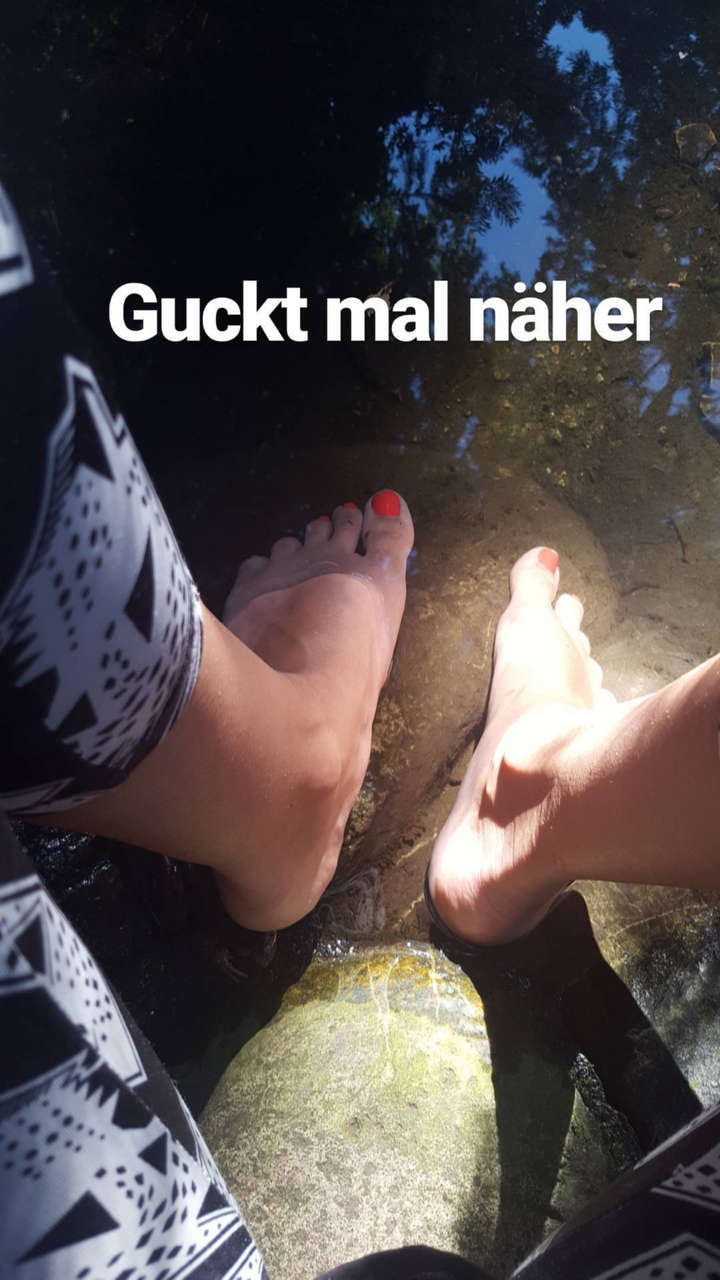 Julia Fljat Feet