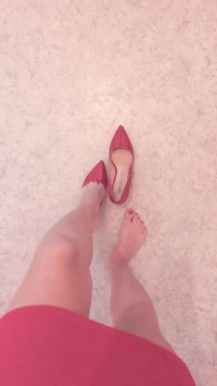 Julia Fljat Feet