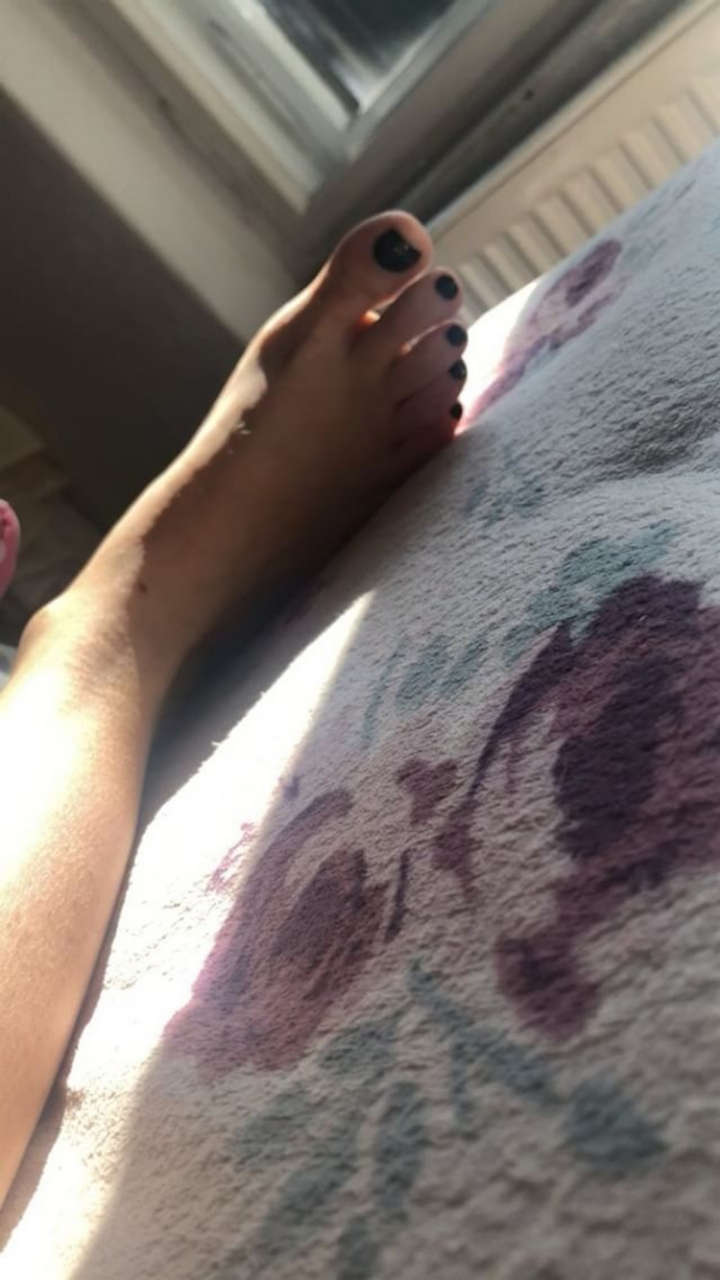 Julia Fljat Feet