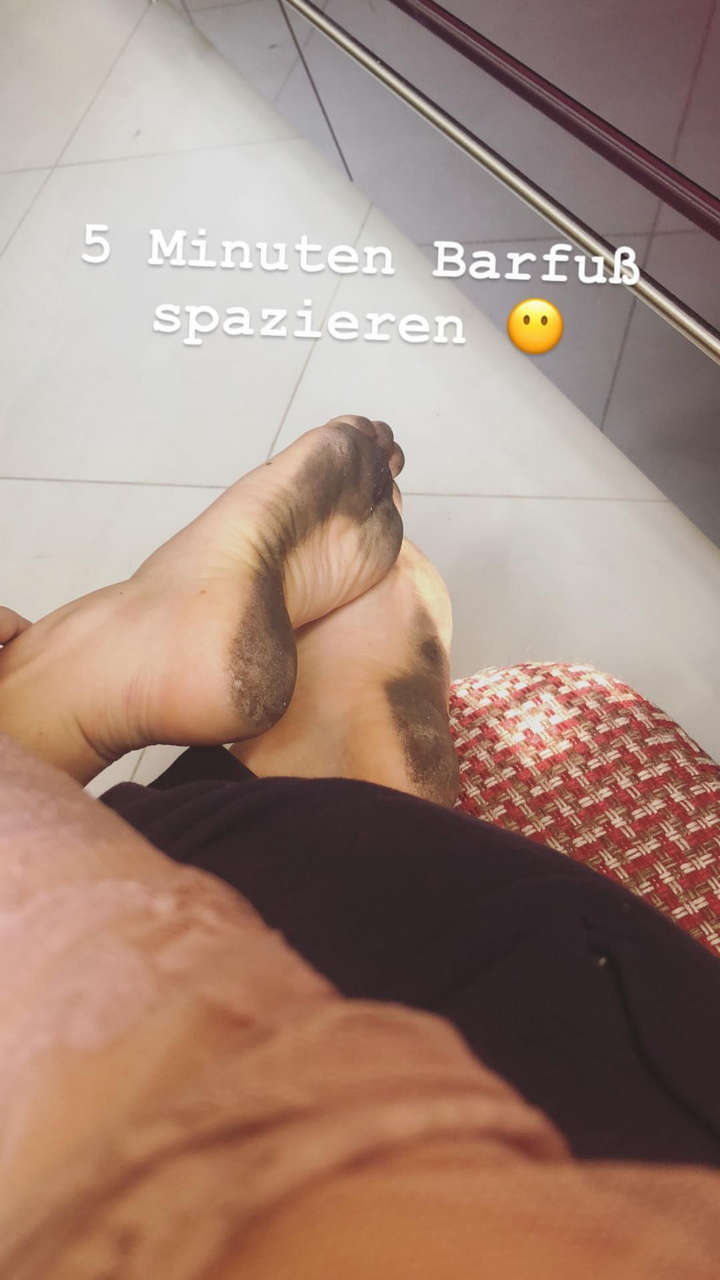 Julia Fljat Feet