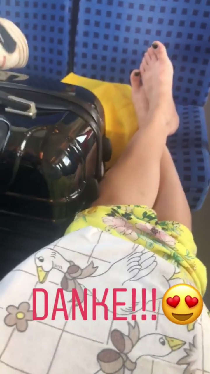 Julia Fljat Feet