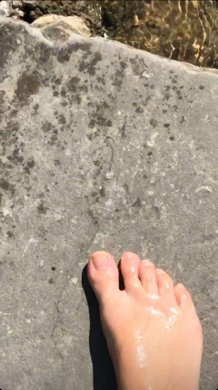 Julia Fljat Feet
