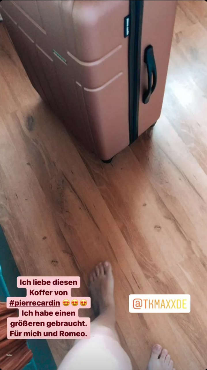 Julia Fljat Feet