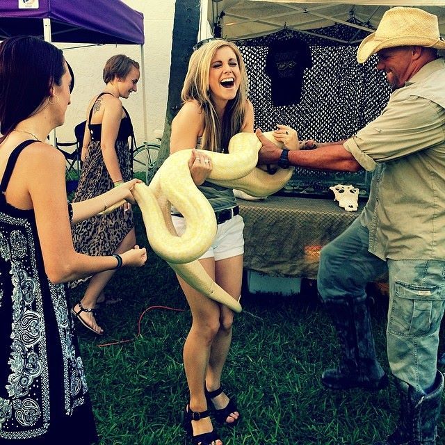 Lindsay Ell Feet