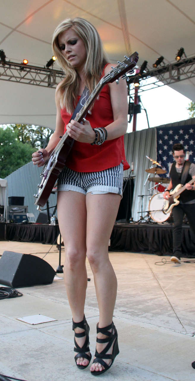 Lindsay Ell Feet