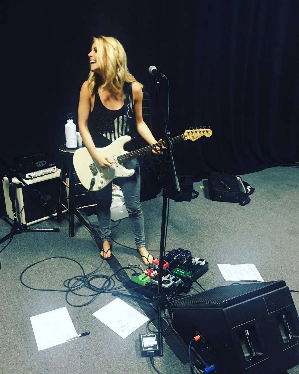 Lindsay Ell Feet