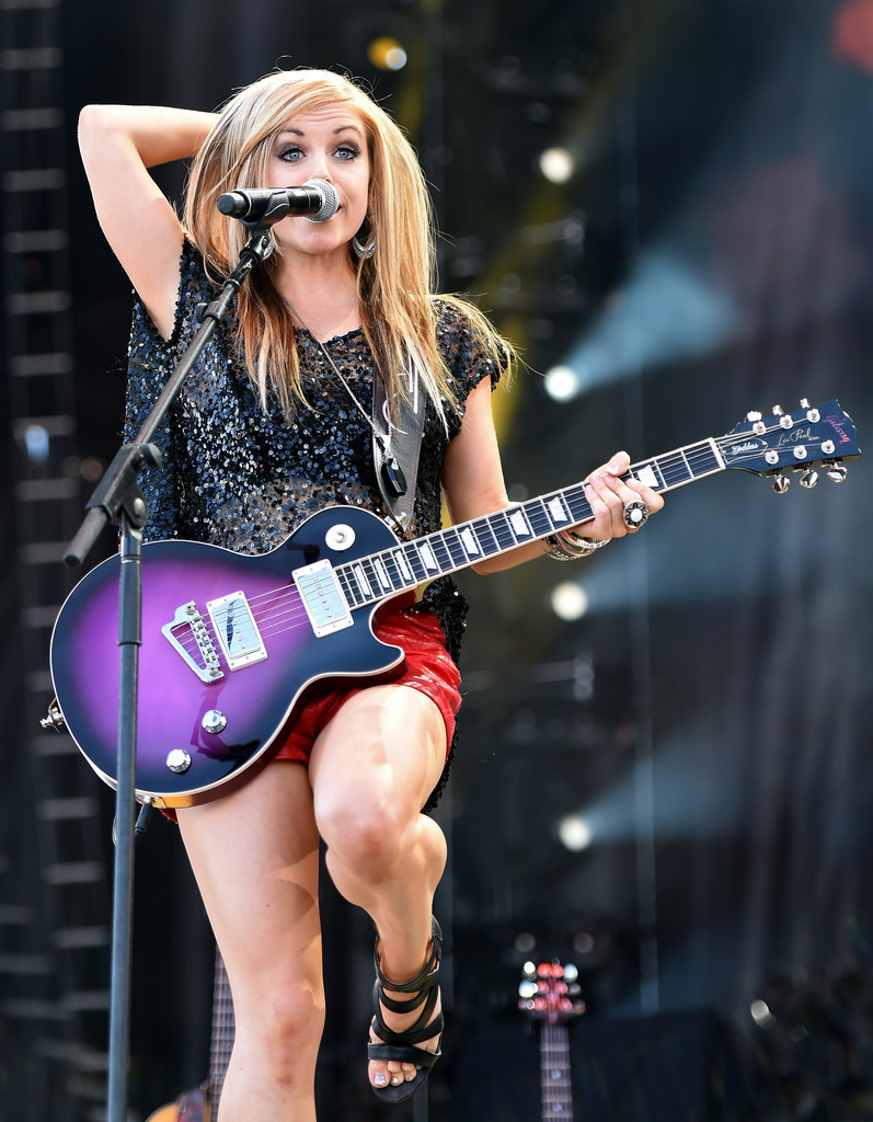 Lindsay Ell Feet