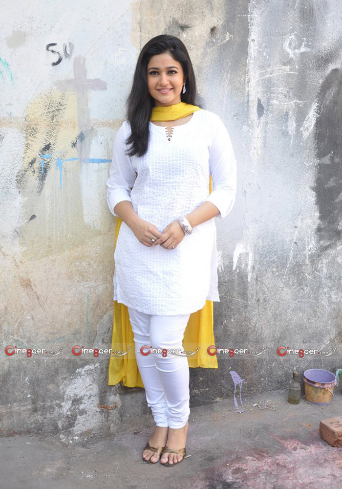 Poonam Bajwa Feet