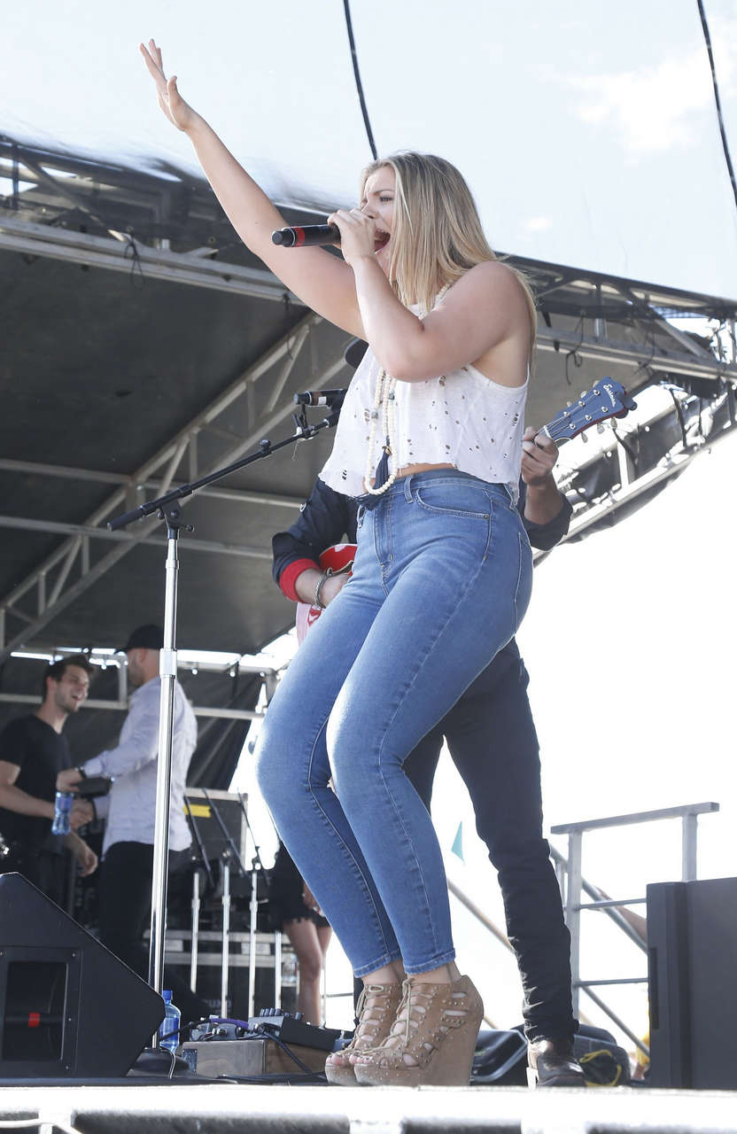 Lauren Alaina Feet