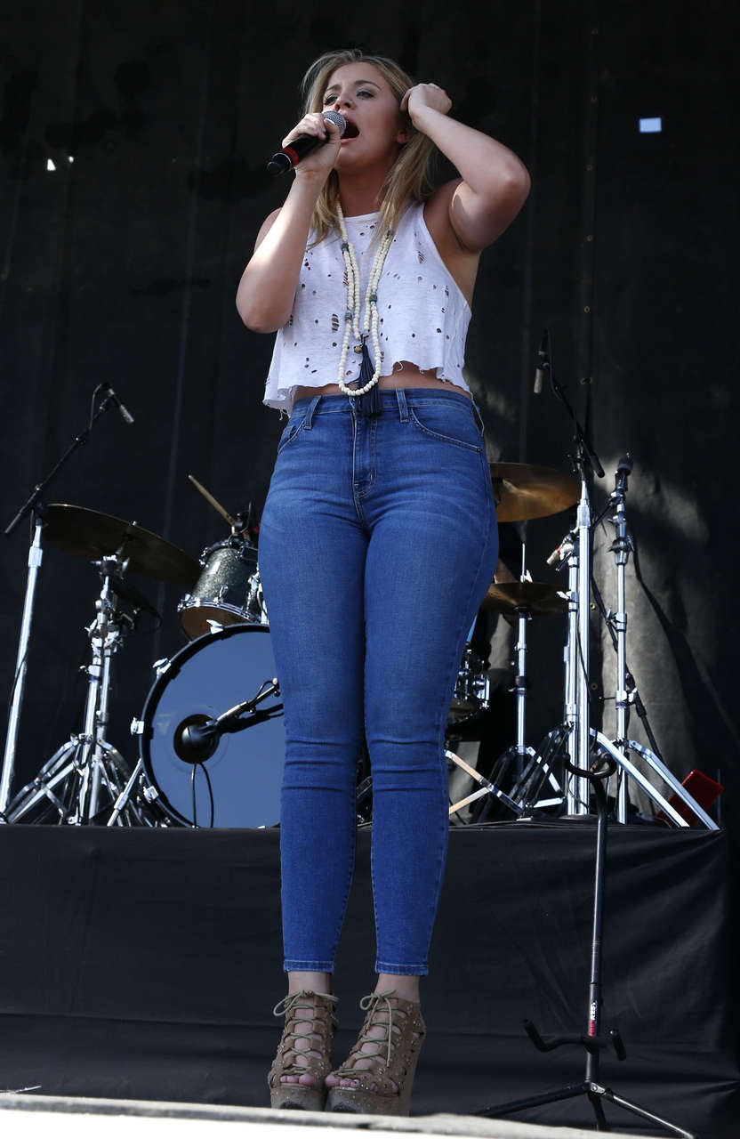 Lauren Alaina Feet