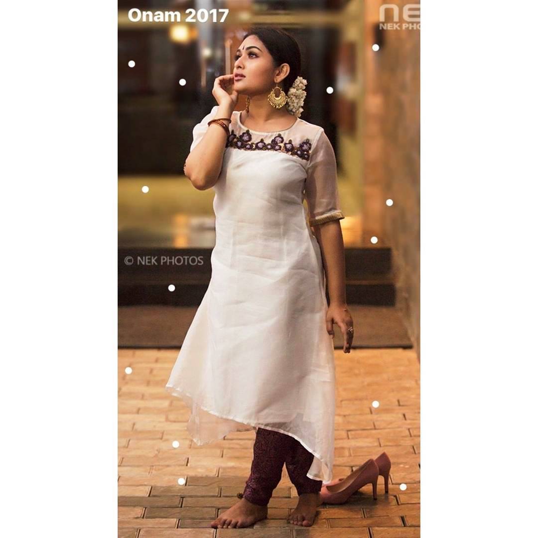 Prayaga Martin Feet