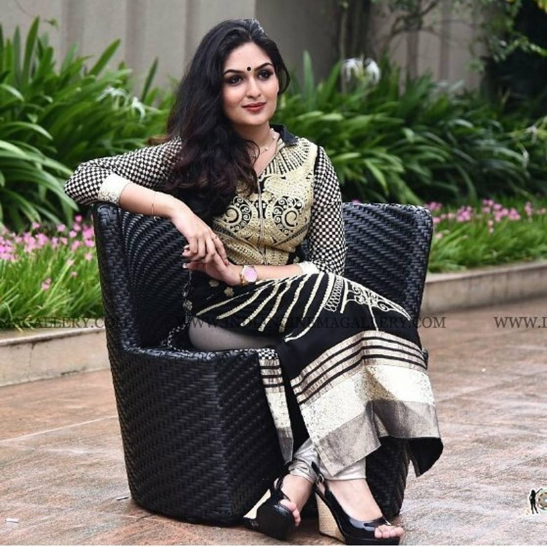 Prayaga Martin Feet