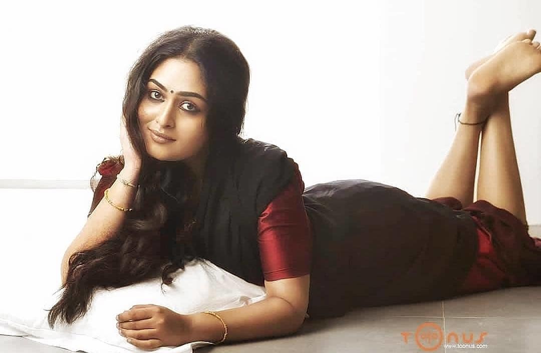 Prayaga Martin Feet