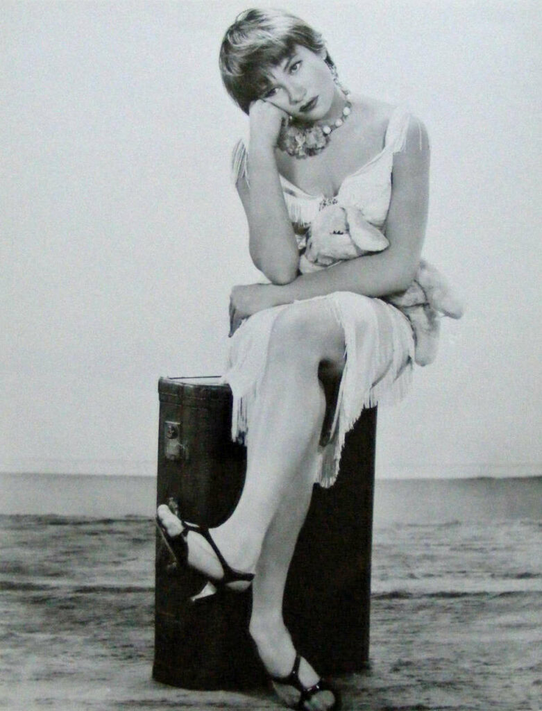 Shirley Maclaine Feet (111 photos)