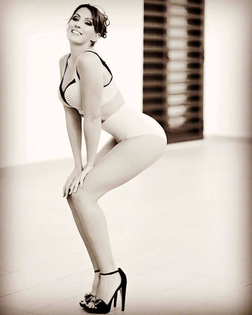 Roberta Mancino Feet