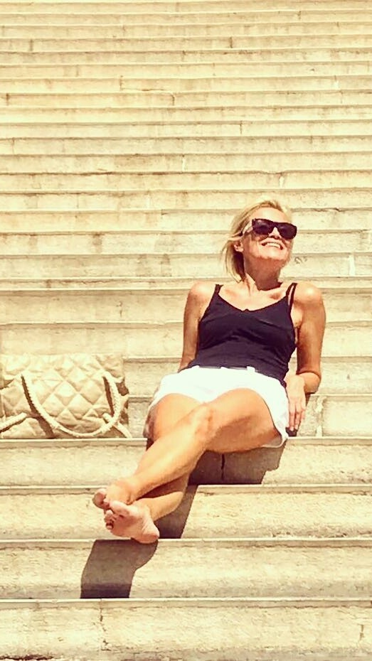 Konstadina Mihael Feet