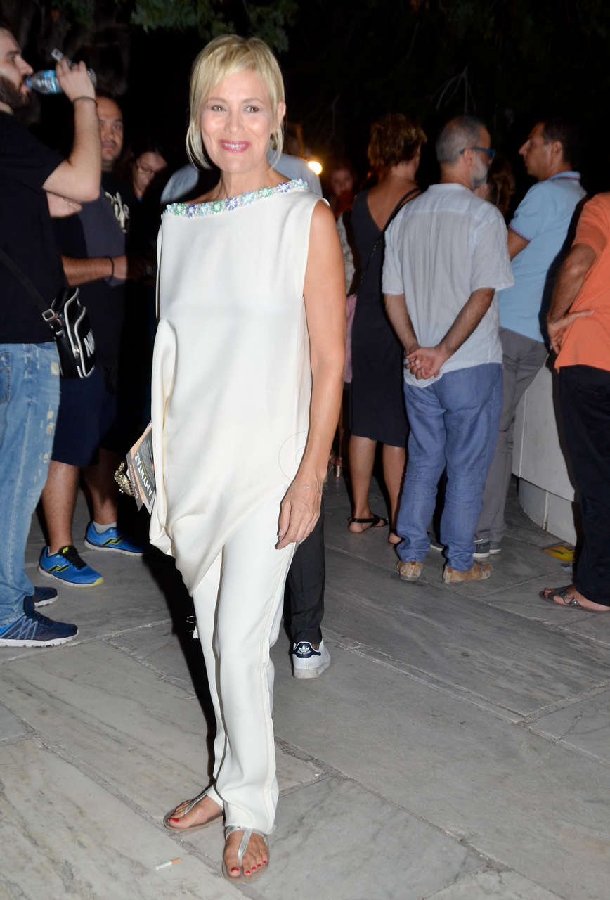 Konstadina Mihael Feet