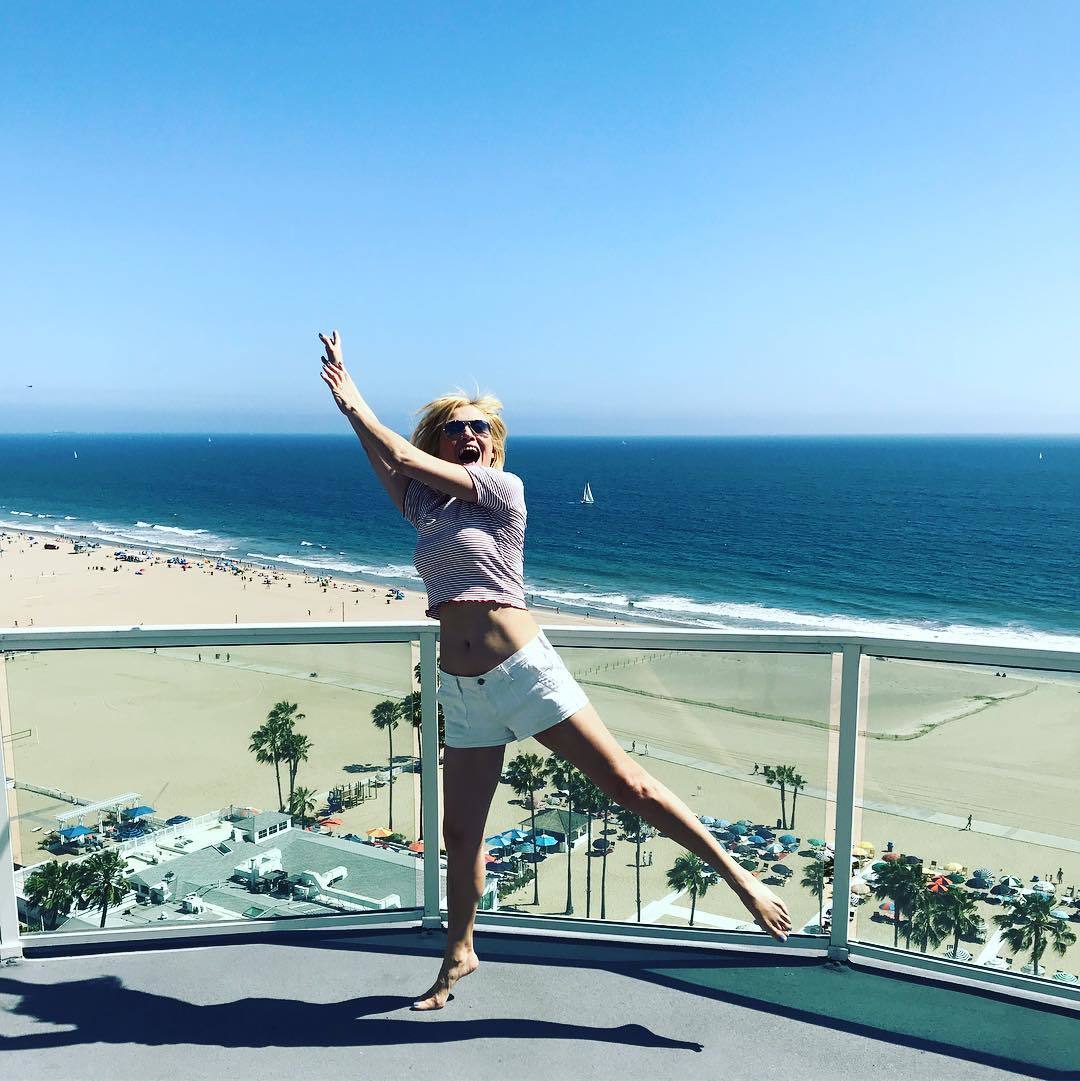 Konstadina Mihael Feet