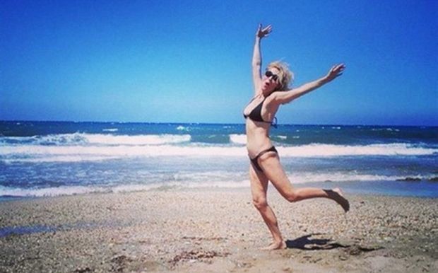 Konstadina Mihael Feet