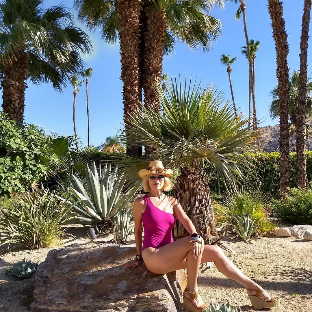 Konstadina Mihael Feet