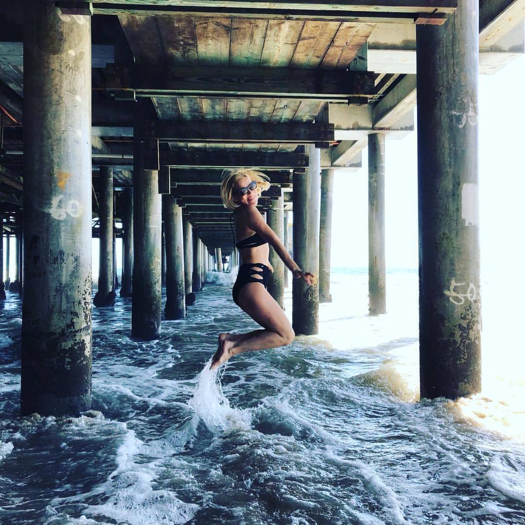 Konstadina Mihael Feet