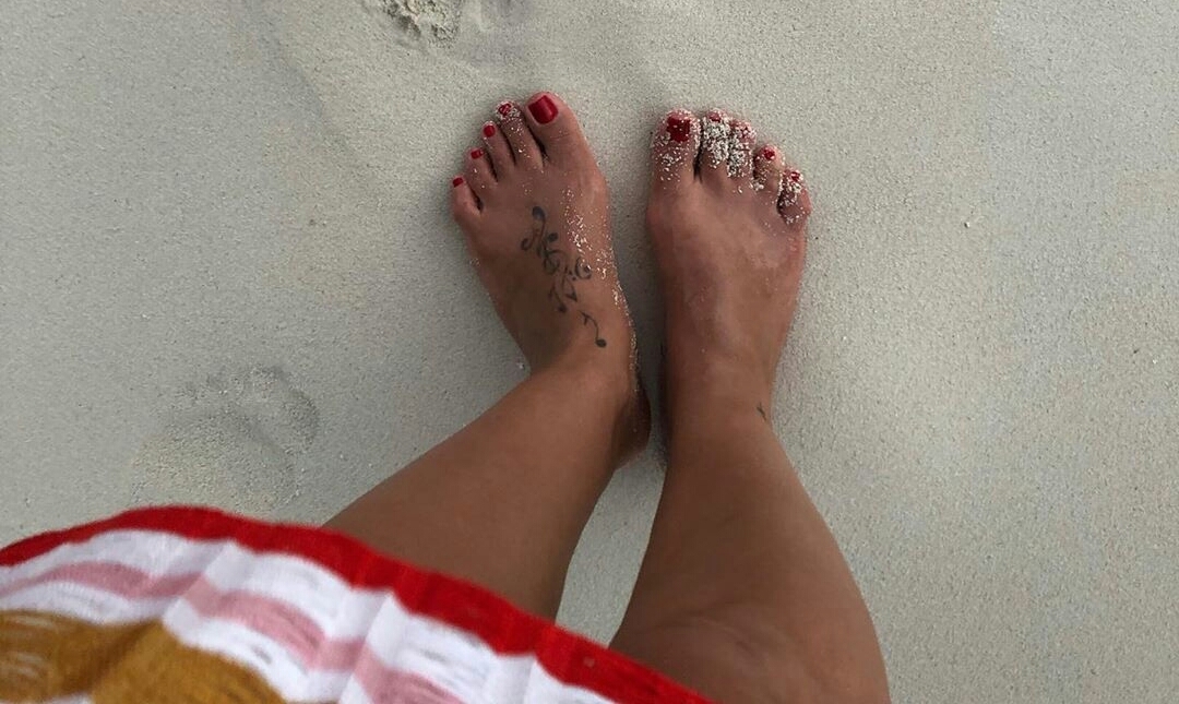 Demet Akalin Feet