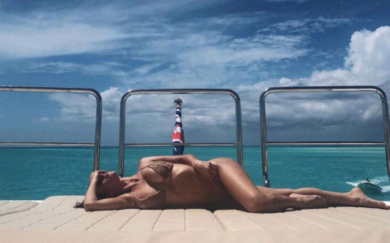 Victoria Villarroel Feet