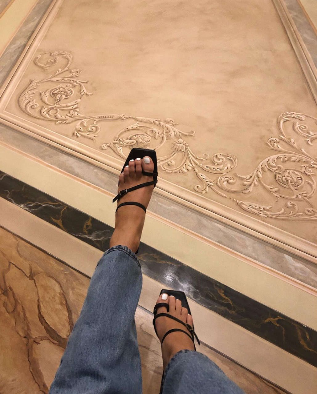 Victoria Villarroel Feet
