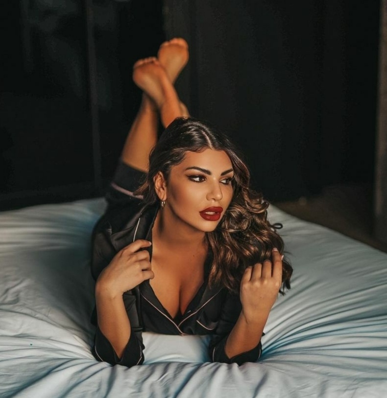 Tonia Skourtanioti Feet