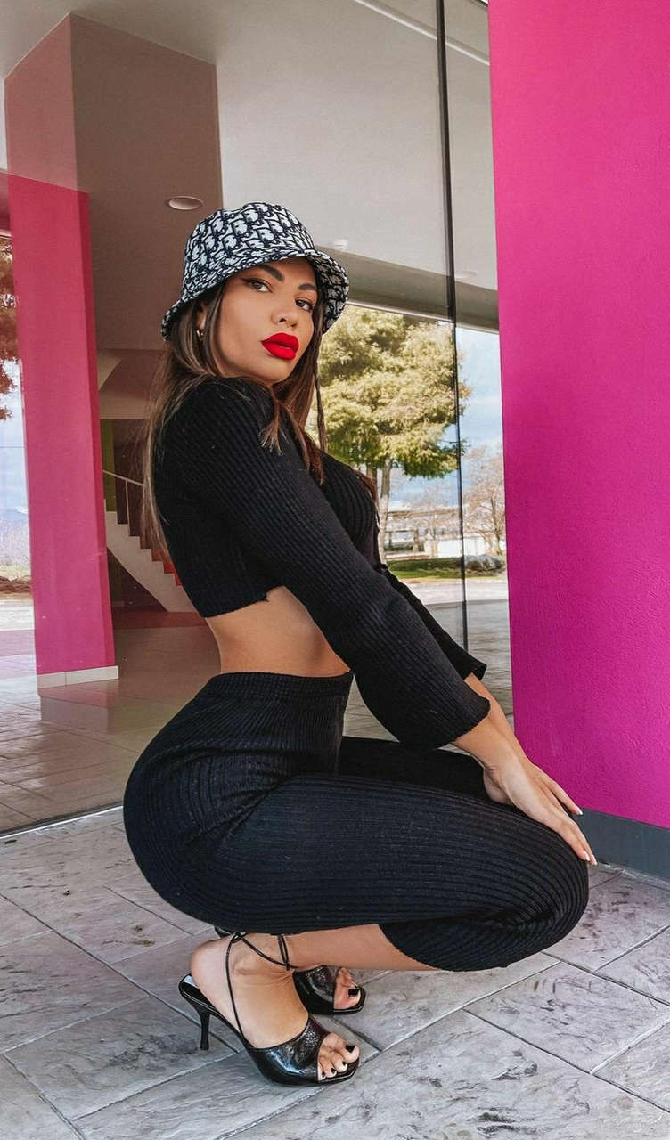 Tonia Skourtanioti Feet