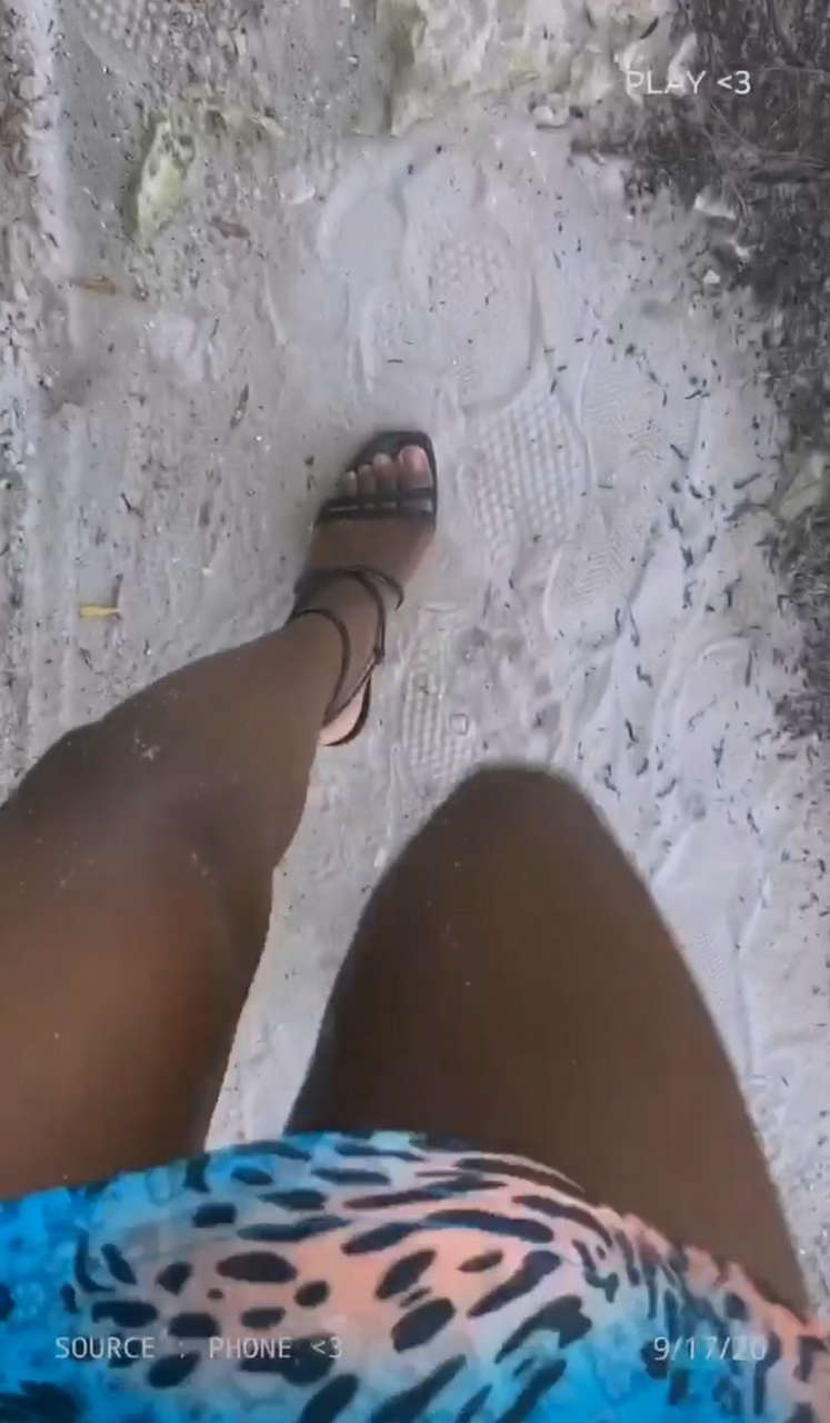 Melinda Melrose Feet