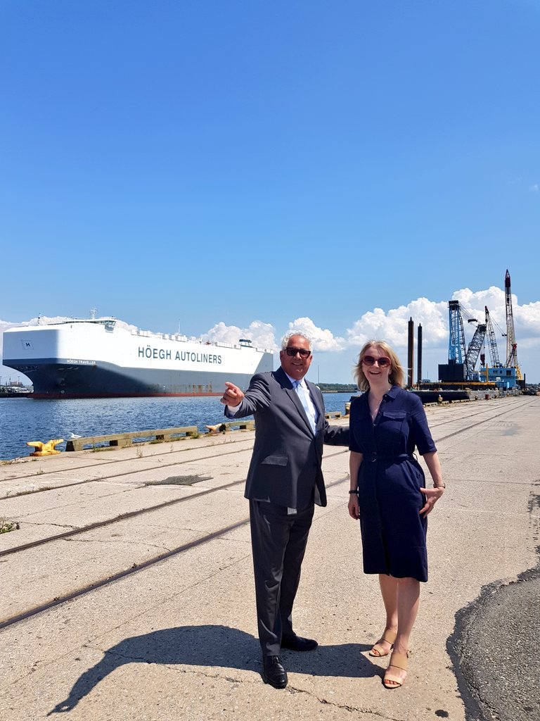 Elizabeth Truss Feet