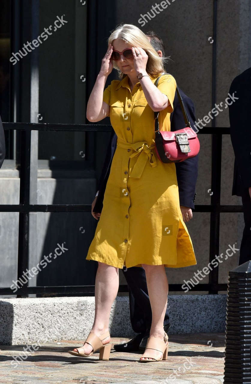 Elizabeth Truss Feet