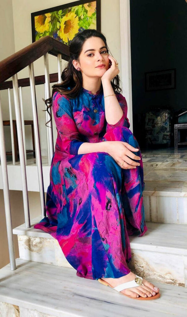 Minal Khan Feet (43 photos)