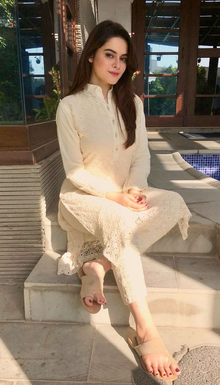 Minal Khan Feet