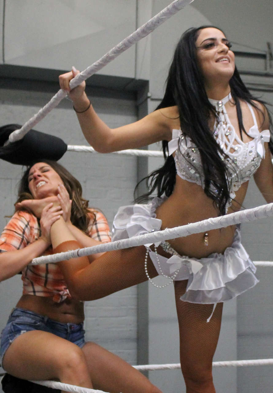 Nhooph Al Areebi Feet