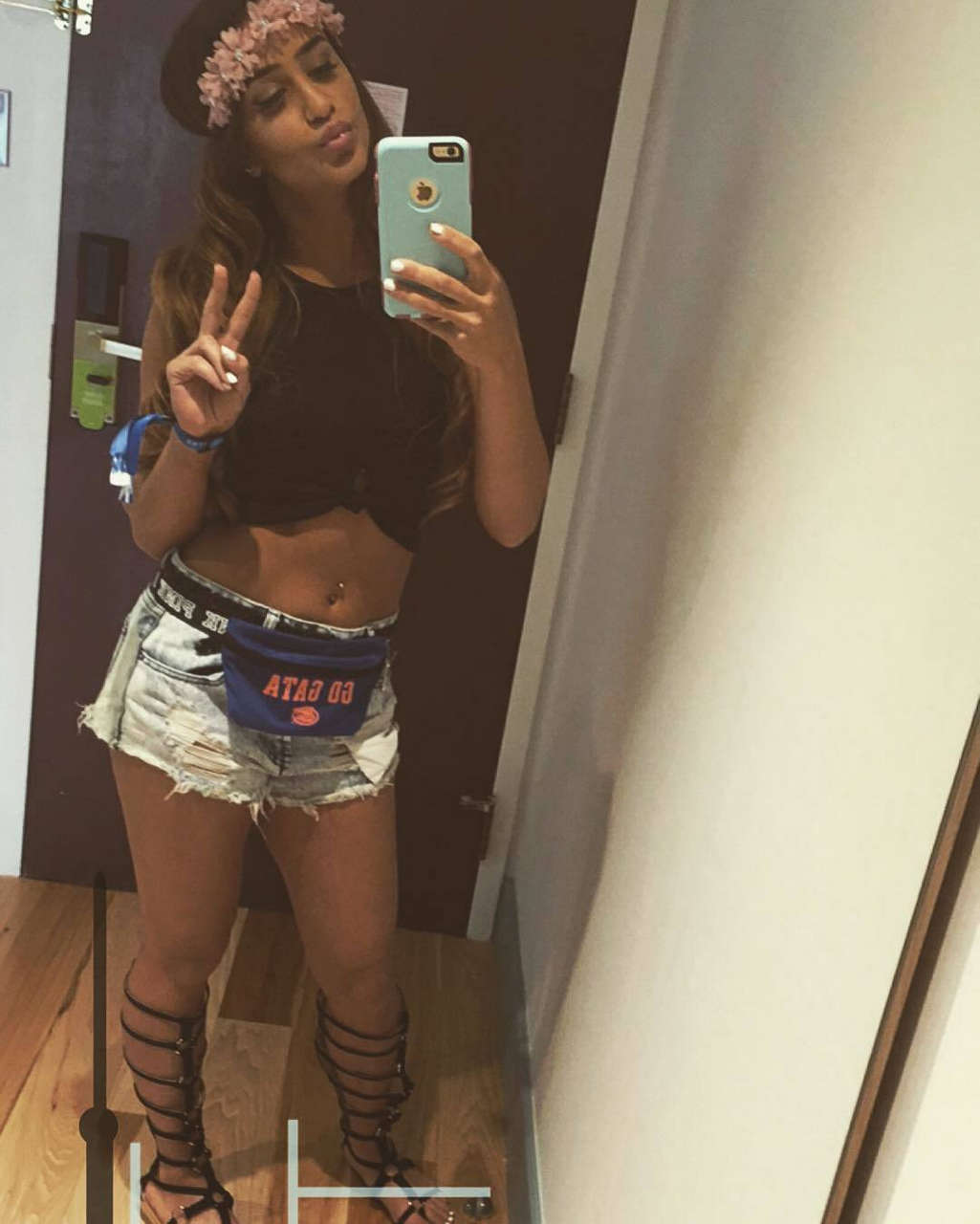 Nhooph Al Areebi Feet