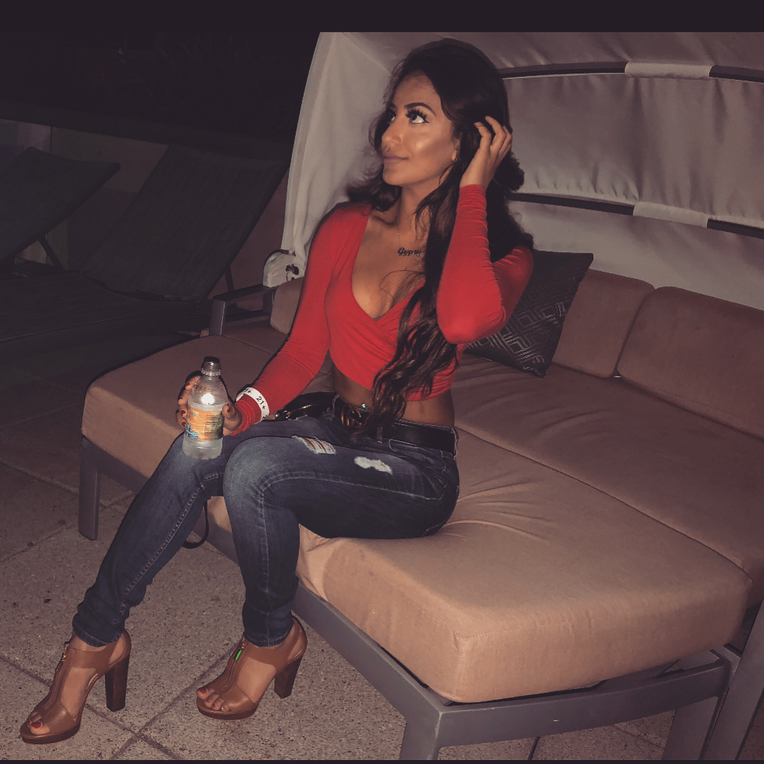 Nhooph Al Areebi Feet