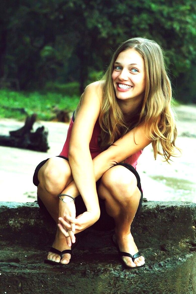 Tracy Spiridakos Feet