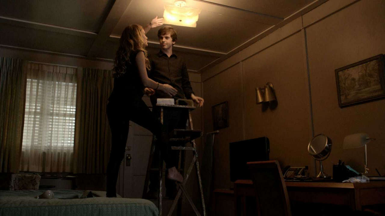 Tracy Spiridakos Feet