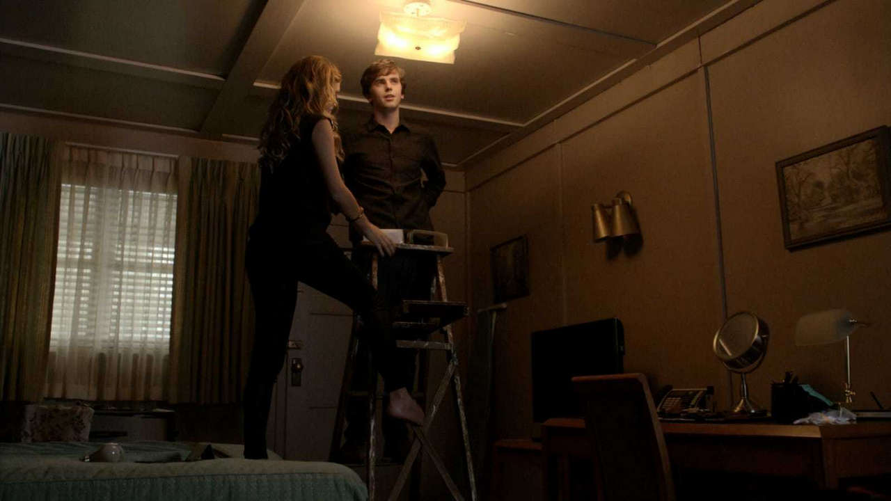 Tracy Spiridakos Feet