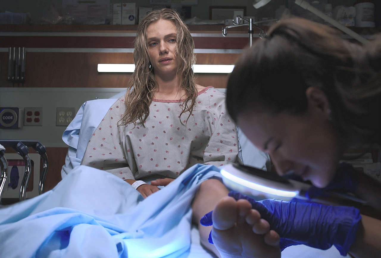 Tracy Spiridakos Feet