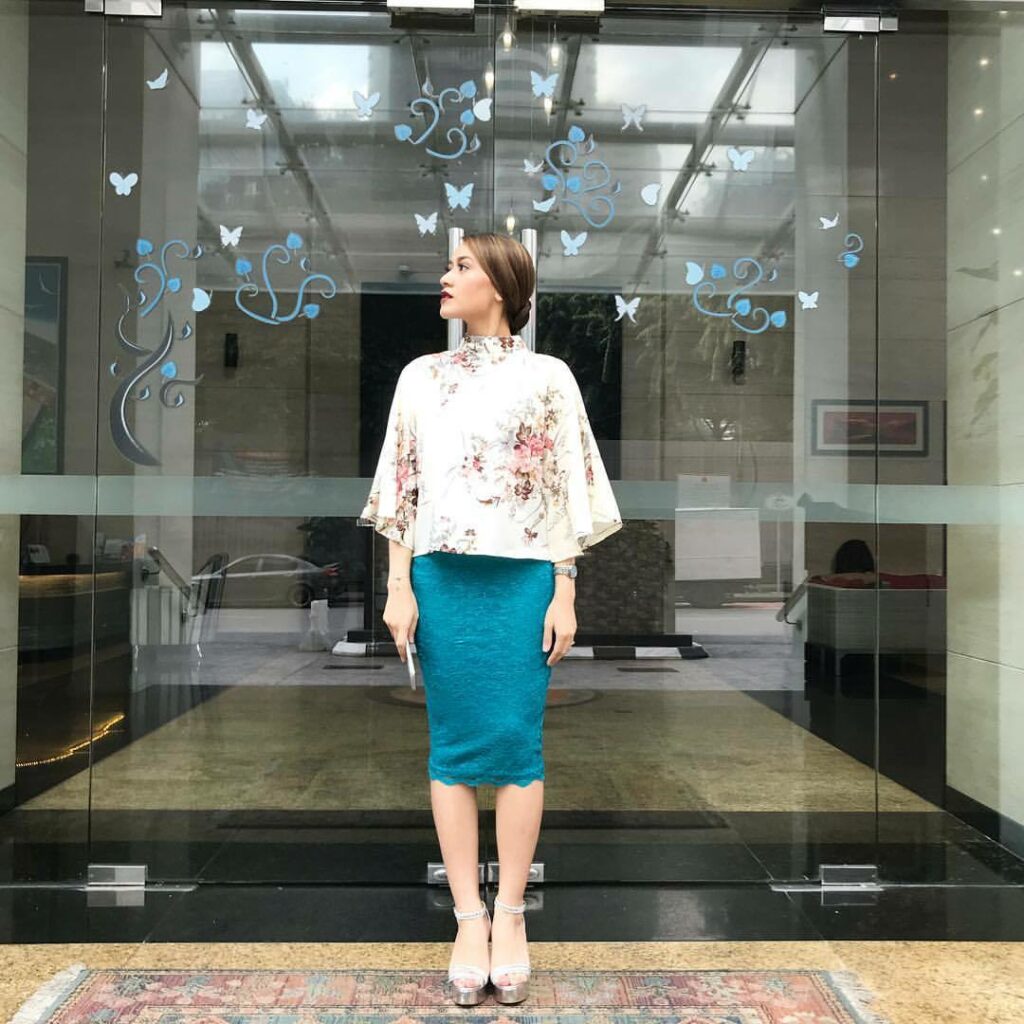 Shima Anuar Feet (66 photos)
