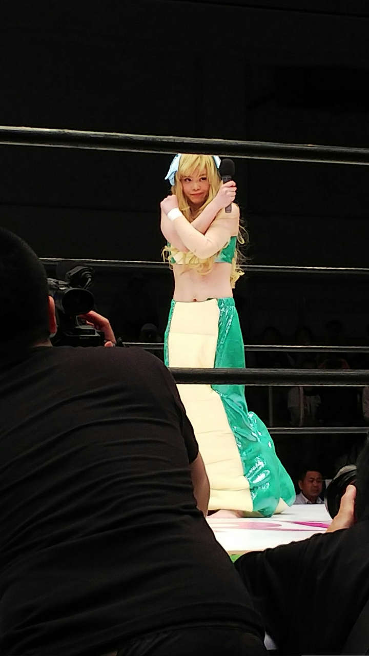 Mayu Iwatani Feet